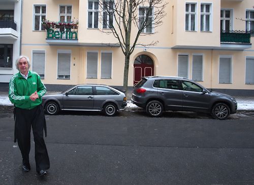 Autonomes Stehen // 23 hrs. - a lot. Künstlerische Intervention macht sichtbar, wie sich Berlins Wohnstraßen verändert haben.